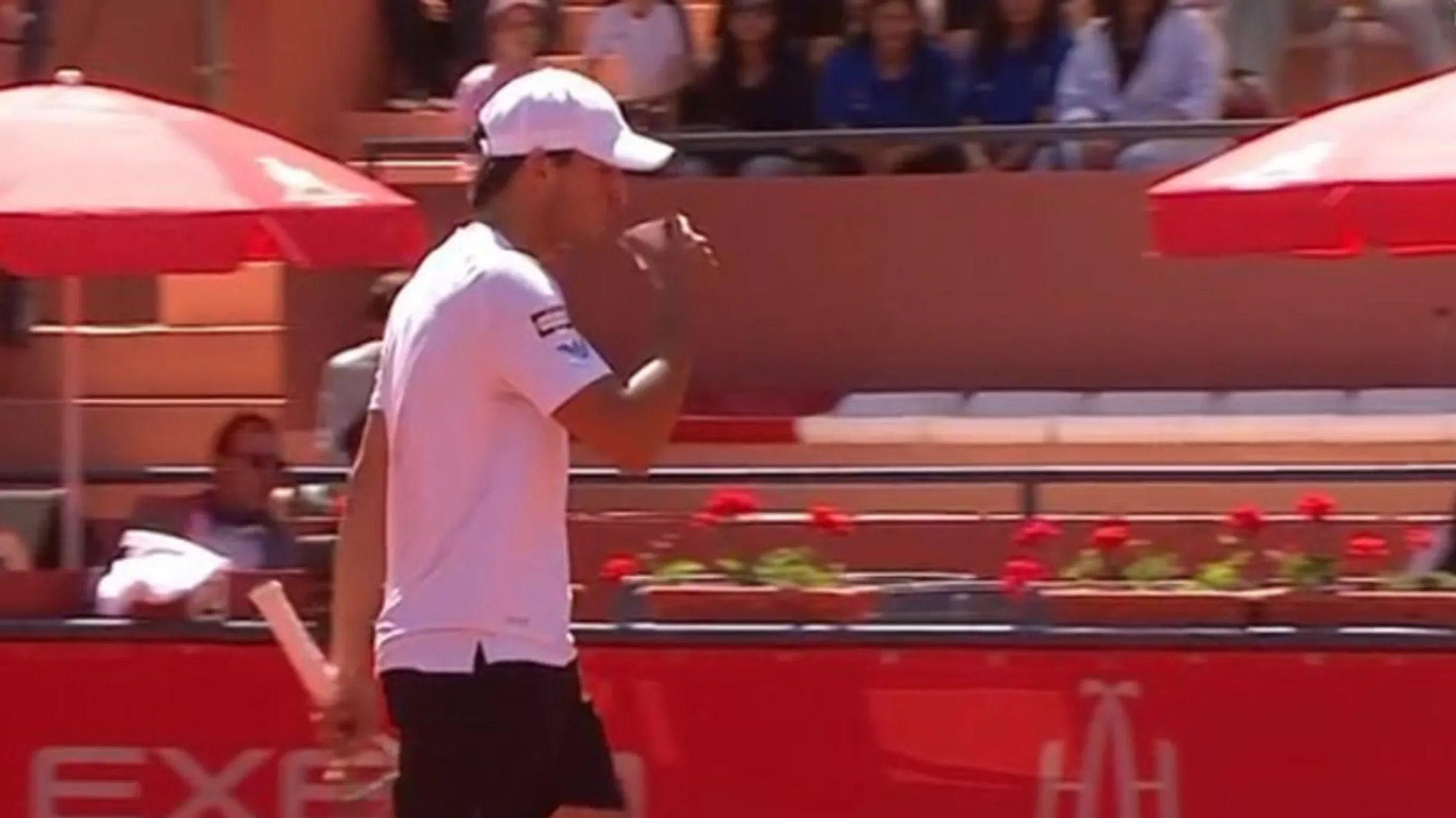 Luciano Darderi coffee break